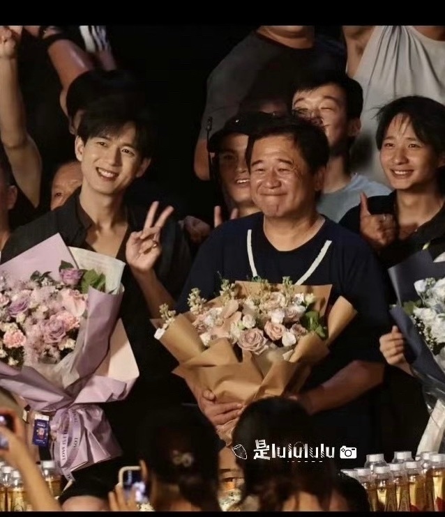 李现孟弗渊 lx李现雾里青 暂别了我们孟弗渊👋🏻杀青快乐，哥哥好萌，李现