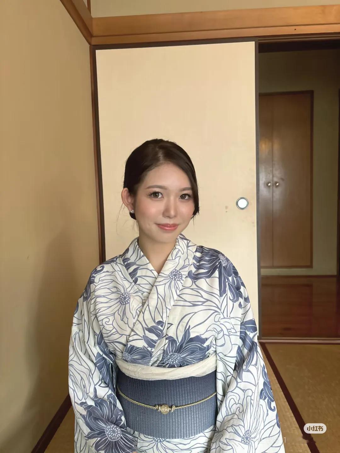 话说日本近几年就推出了许多颜值和气质都相当不错的新晋博主，而有里就是其中之一。凭