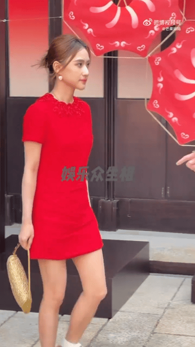 窦骁何超莲时隔一年多再合体窦骁何超莲牵手这下好尬感觉不像夫妻，有点像同事是怎么回