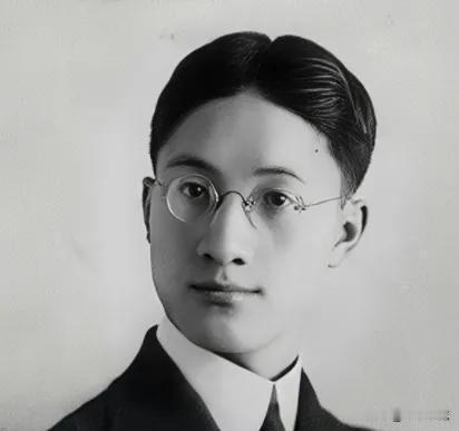金庸父亲1951年被仓促枪决时连衣服都没换，妻子哭喊三十四年，终于等来一纸无罪判