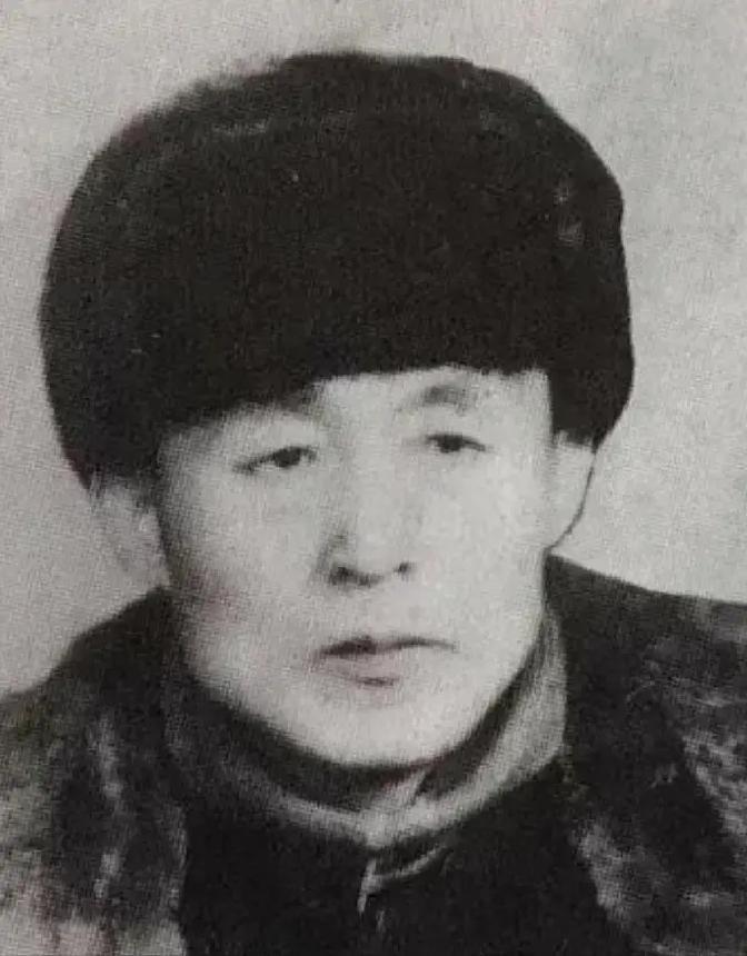 人人都说他卷金投敌！戴鸿宾隐忍5年，战后为何主动带60两黄金归队？
1940年，