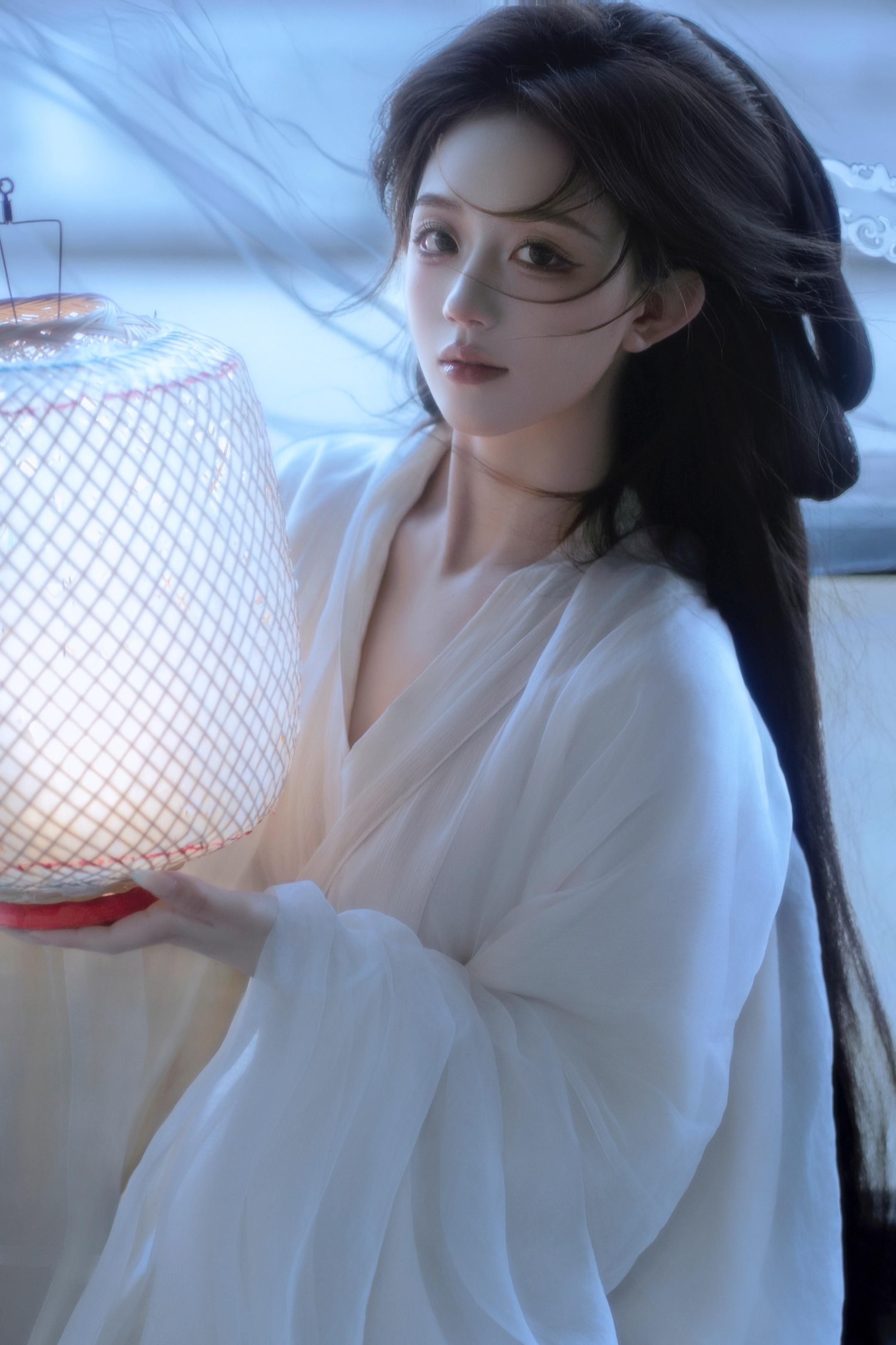 “遇见她 如春水映梨花”汉服