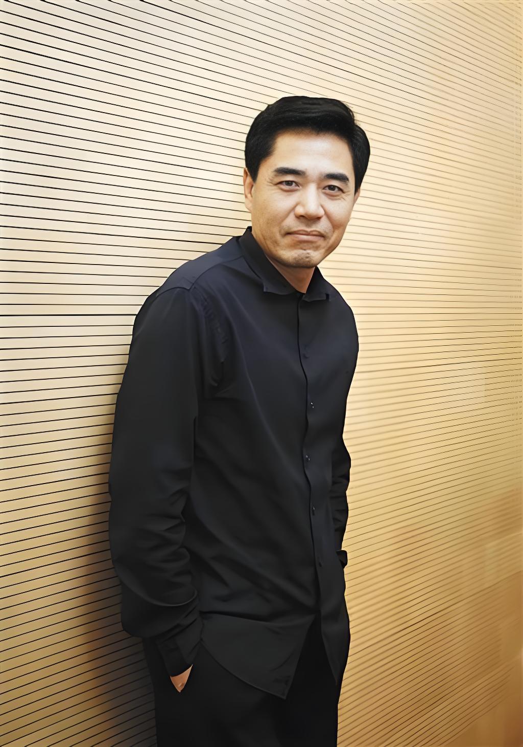 光阴似箭，岁月如梭。陈宝国七十多岁看起来八十了，很正常，有人显老，不奇怪。
 