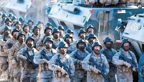 韩国一个军事专家，直接把话挑明了，他说，现在这个世界上，没有任何一个国家敢动，一