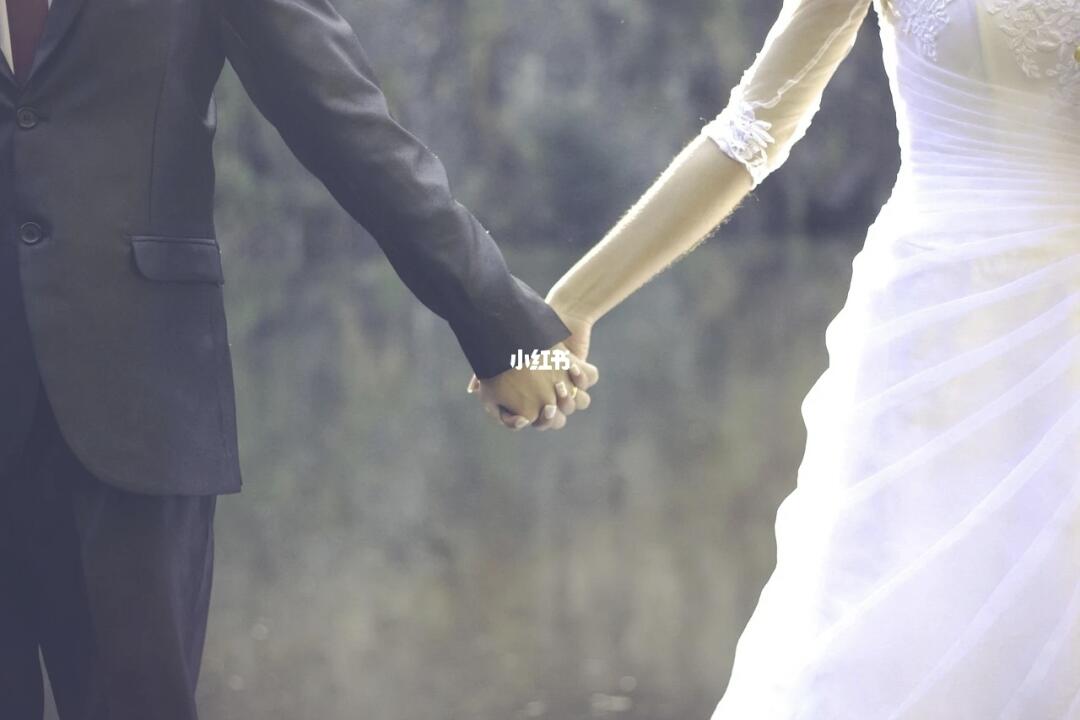 婚姻最残酷的真相莫过于：共享一张双人床，却活在两个平行时空。 其实，只...