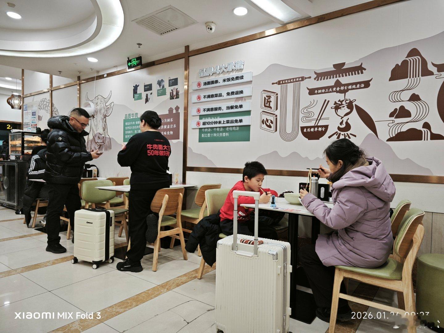 许多年点了无数次这家的外卖，今天第一次来店里吃，这一碗面单卖，要四十一块钱。 