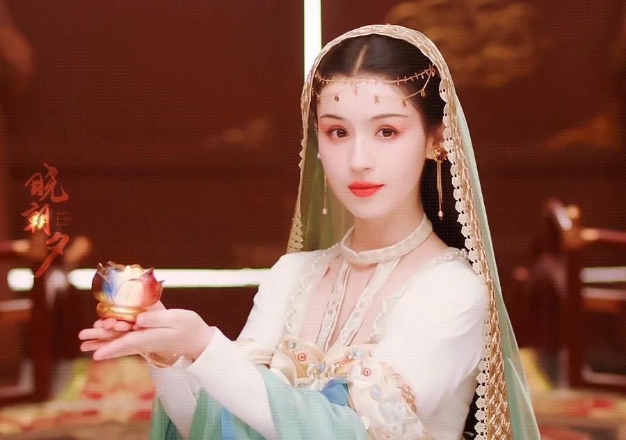 #哈妮克孜异域玫瑰# 这次真的看的出她是公主了，不仅是公主、还是戈壁的烈阳下开出