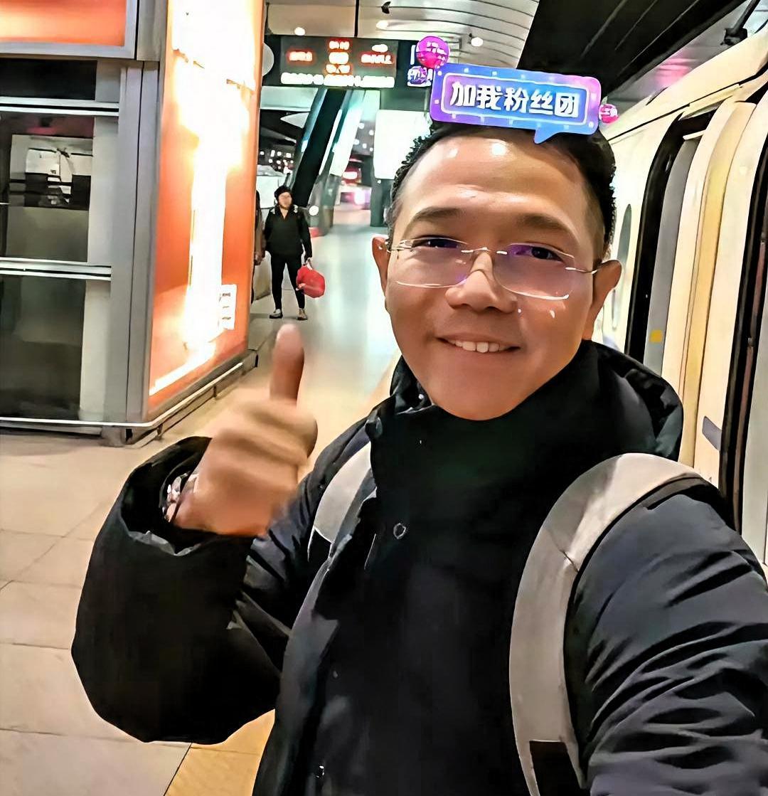 直播间两小时的守护太戳心了！
李律刚结束庭审时，提起对方律师和嫌疑人的嚣张模样还