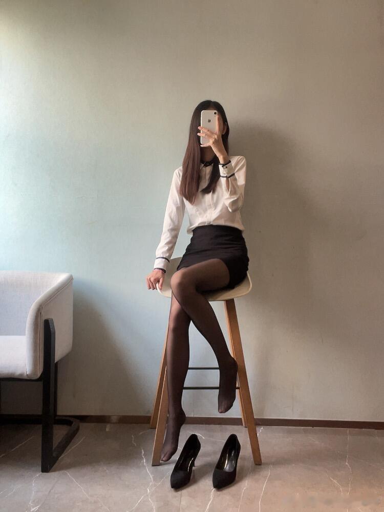 黑丝系职业装，与今天的雨天很搭配~ ​​​