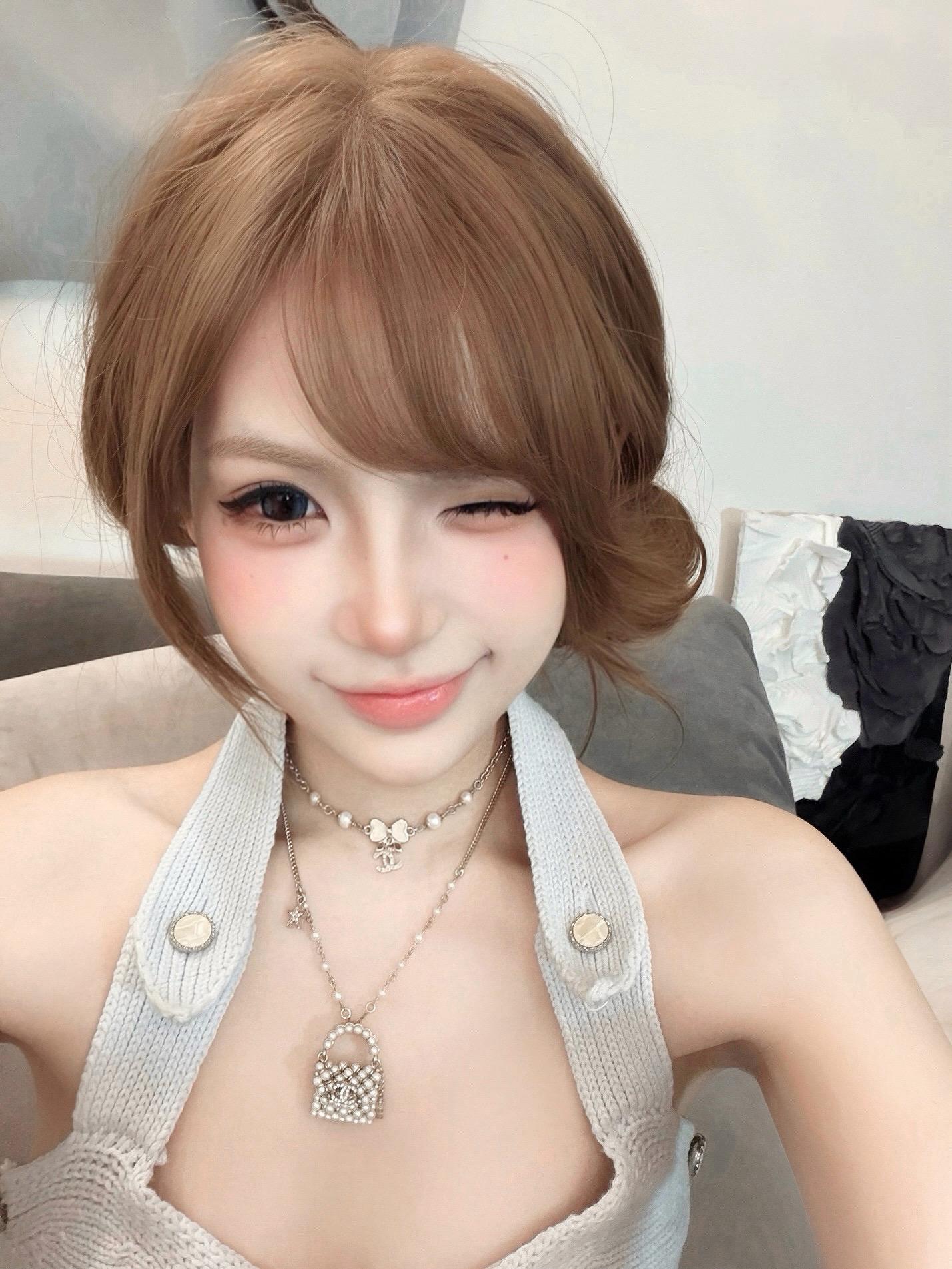 好想跪下来求自己不要这么脆弱了 结果发现跪下来眼泪也一起掉下来了