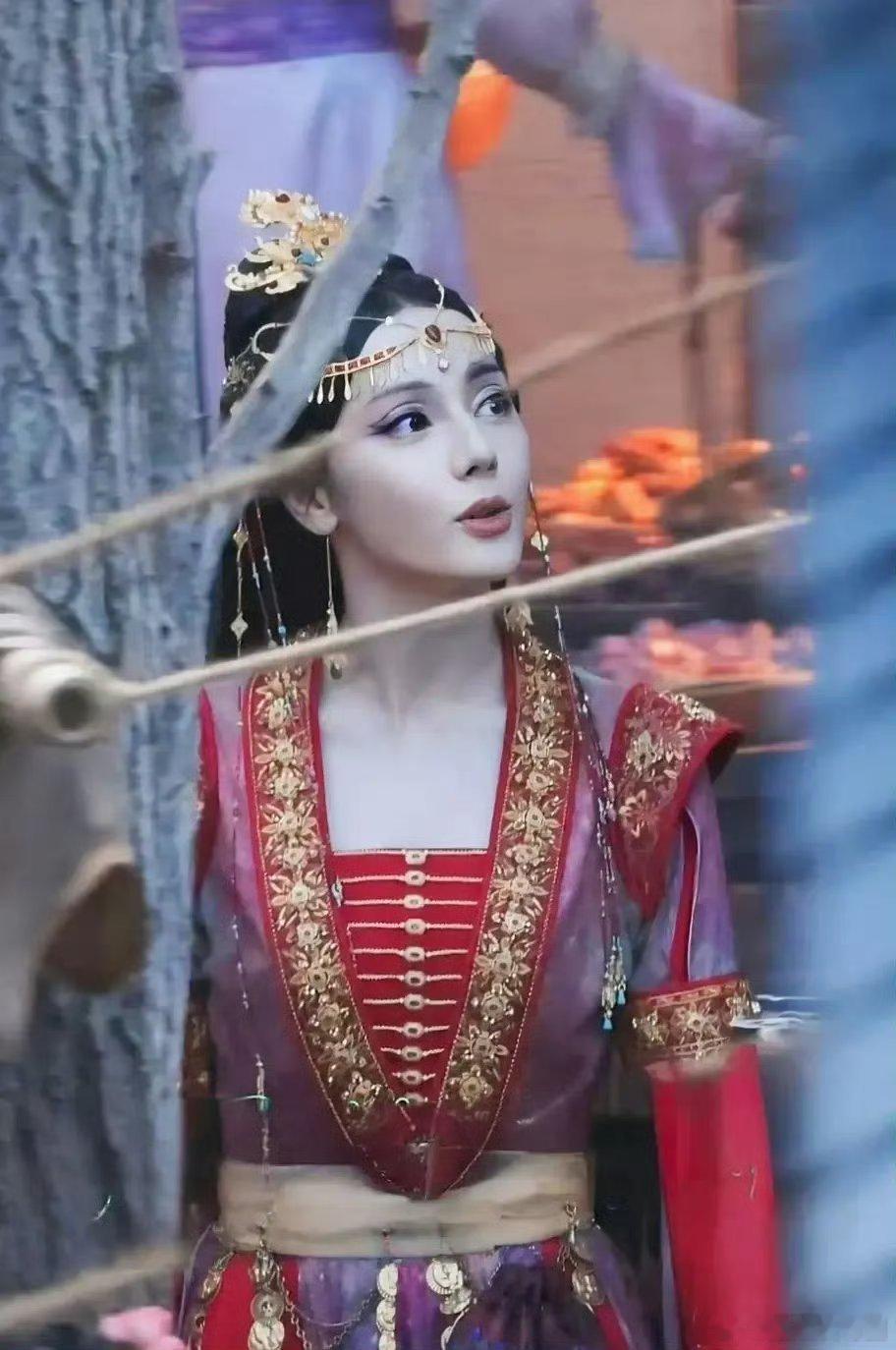 你告诉我这是迪丽热巴！？我不信。。。倒反天罡。。 ​​​