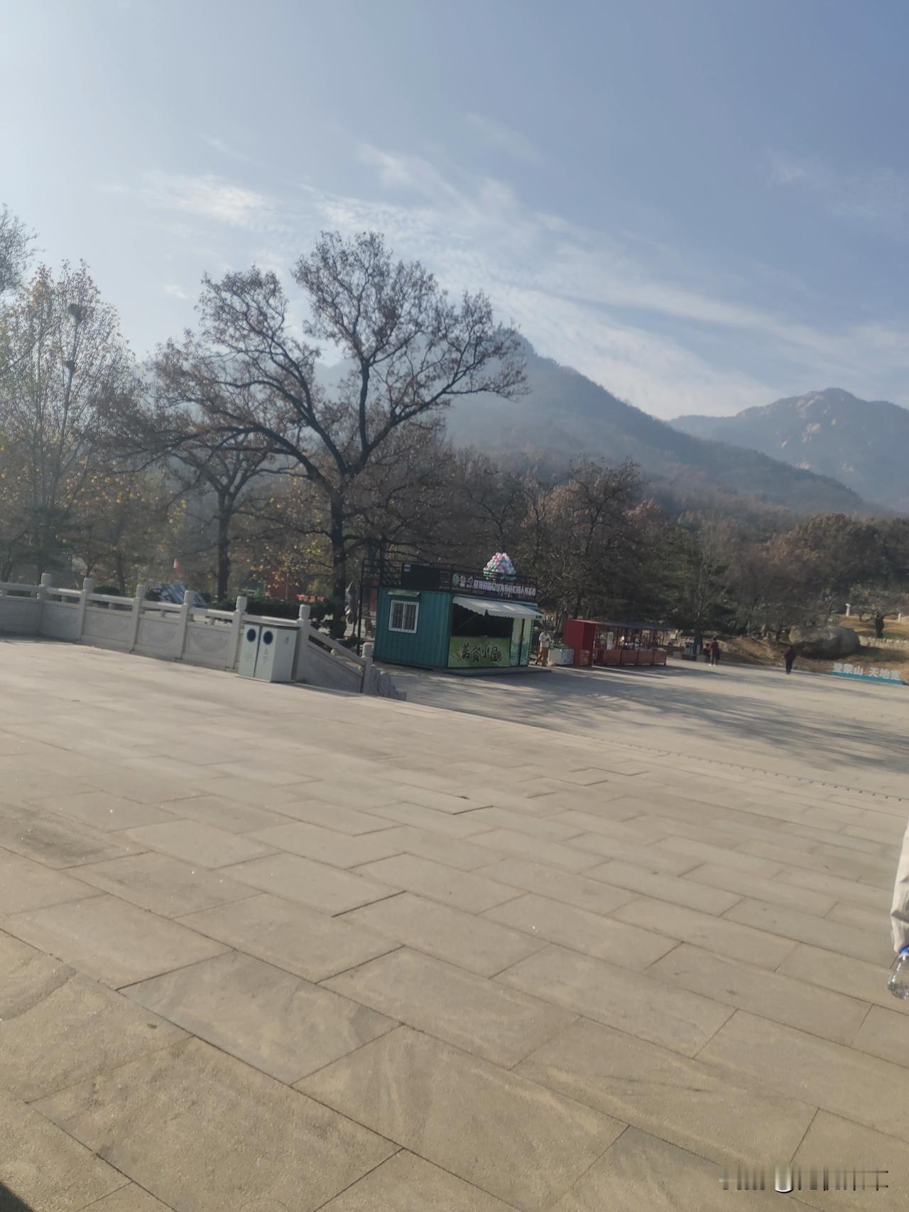 分享一张你手机里的山间云雾拍照技术有点烂啊！