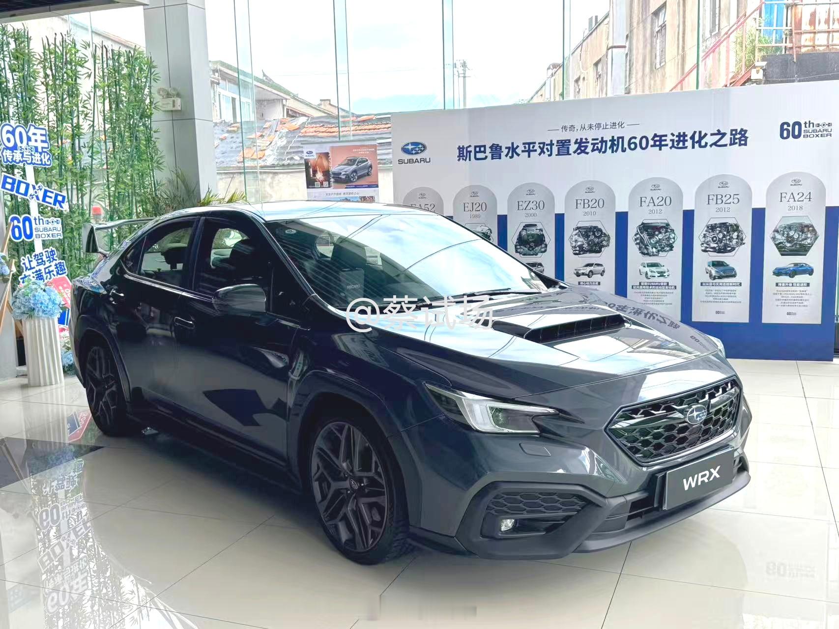 WRX tS（1）大尾翼，大金B，这才是WRX该有的样子嘛。去看大尾翼。一进门，