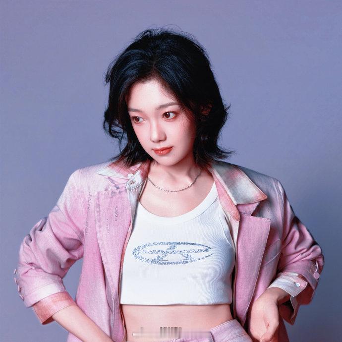 杨超越希林娜依高同年同月同日生 谁能想到啊！杨超越和希林娜依高居然同天出生，都是