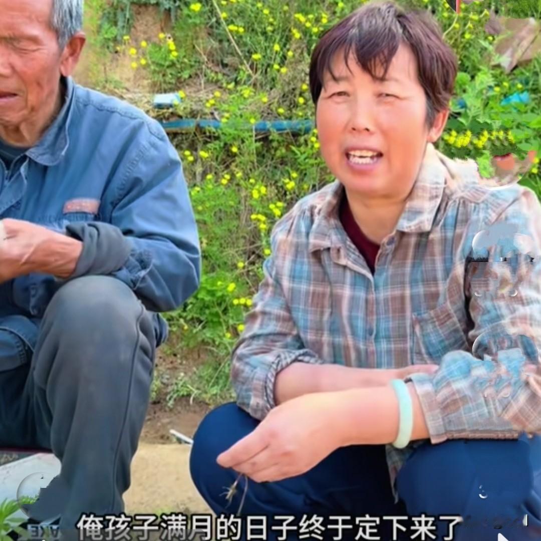 真是人红是非多，傻大妮又被吐槽了！

为宝贝孙子筹备许久的满月宴，终于有了定论，