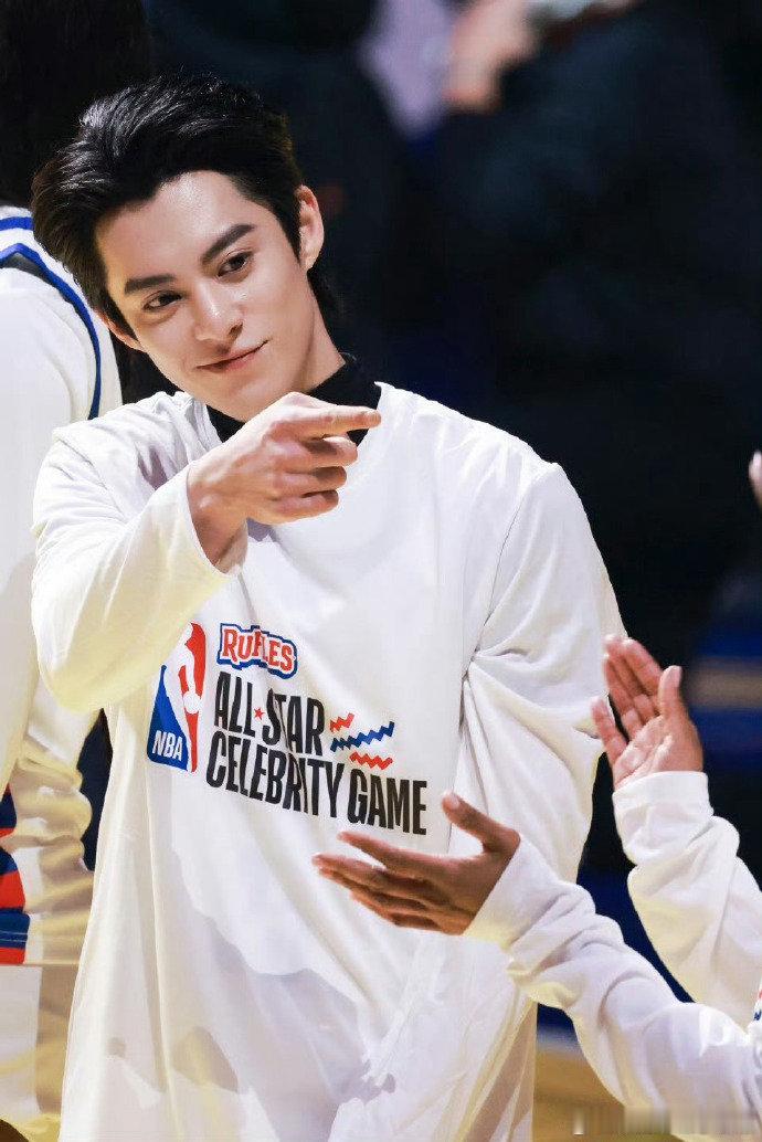 王鹤棣连续三年参加nba全明星赛行程图的海外行程实锤 NBA 全明星赛！王鹤棣连