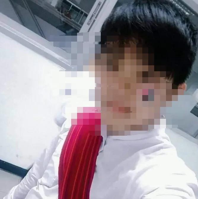缅甸掸邦南部和榜镇，居住在娘歪村的做换钱服务的一人遭不知名武装绑架杀害。
据悉，