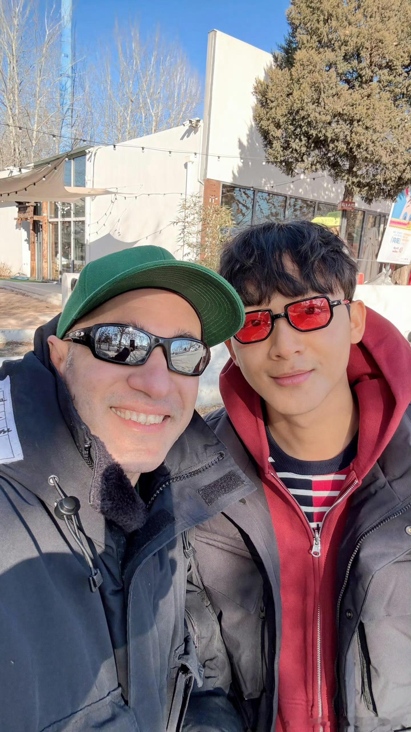 埃及站导游穆穆来北京了，还和张晚意一起吃饭，张晚意好真诚啊，没有辜负任何人花少导