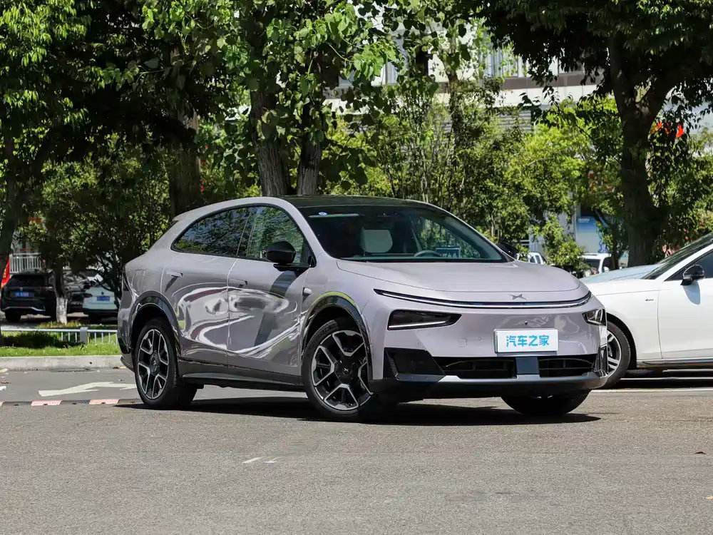 2026款小鹏G7改款纯电中型SUV。车身4860mm×1925mm×1650m