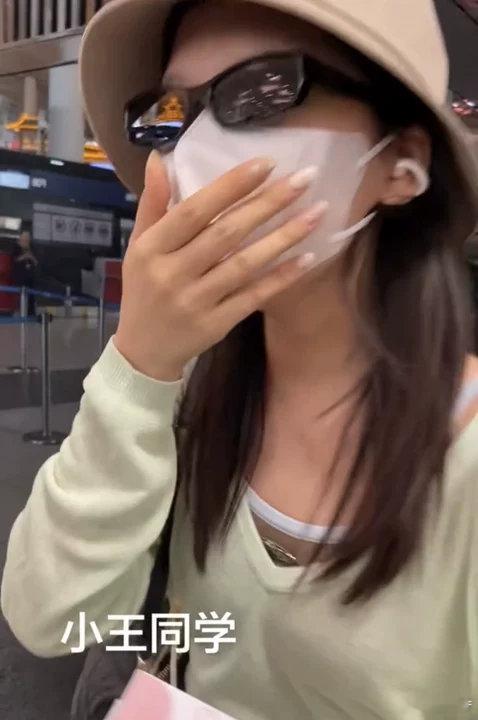 任敏发烧了任敏好温柔~还萌萌的~任敏发烧怕感染粉丝 粉丝问可以亲吗，敏子：我发烧
