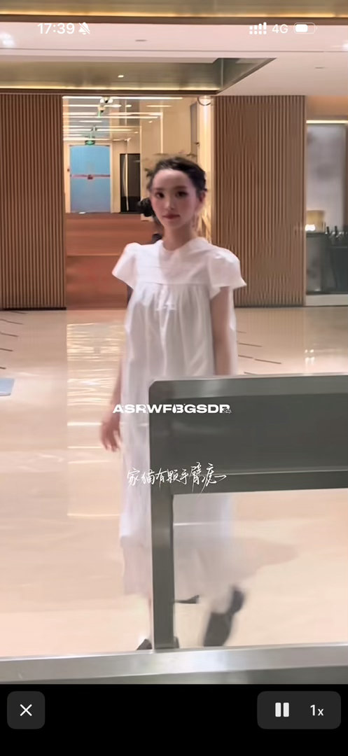 无刘海的田曦薇 辨识度好低 