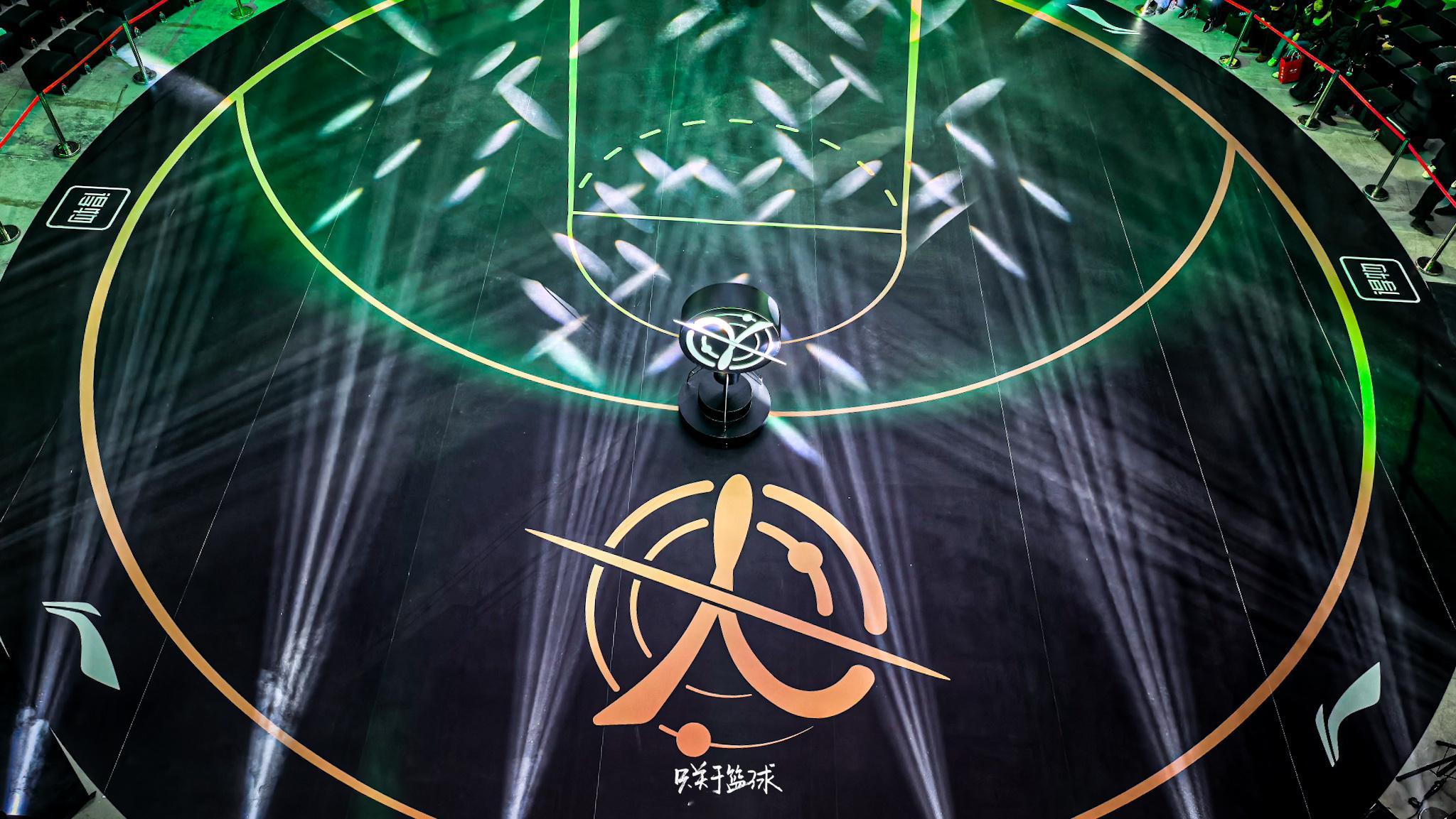 一鞋难求的伽马，第二代来了！首发“耀变体”配色，是真炫真闪。李宁伽马2