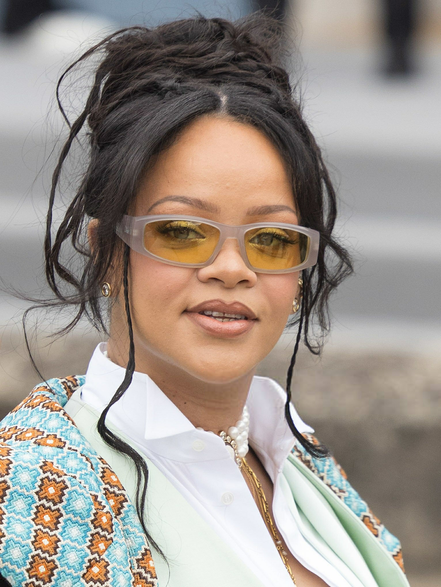 身怀六甲Rihanna和爱夫ASAP Rocky亮相巴黎男装周！[憧憬][哇][