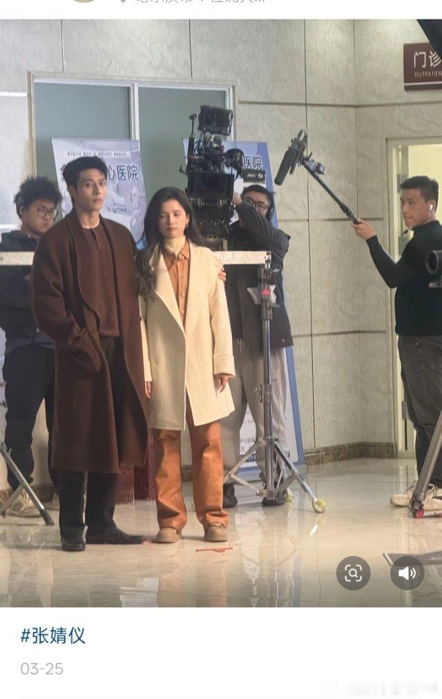 这是什么雷霆妆造，造型师可以开了吧？张婧仪被夸到害羞捂脸