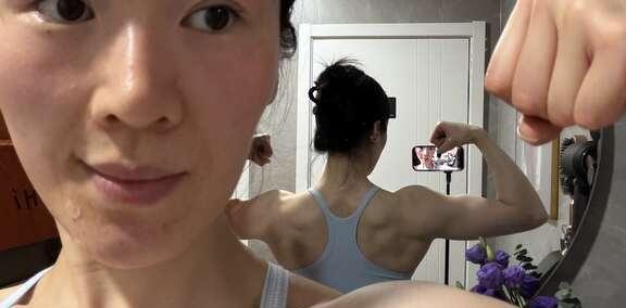 今日体重60.50
终于快下60咯，最近下巴反复长痘，想去医院看看了[流泪]我的