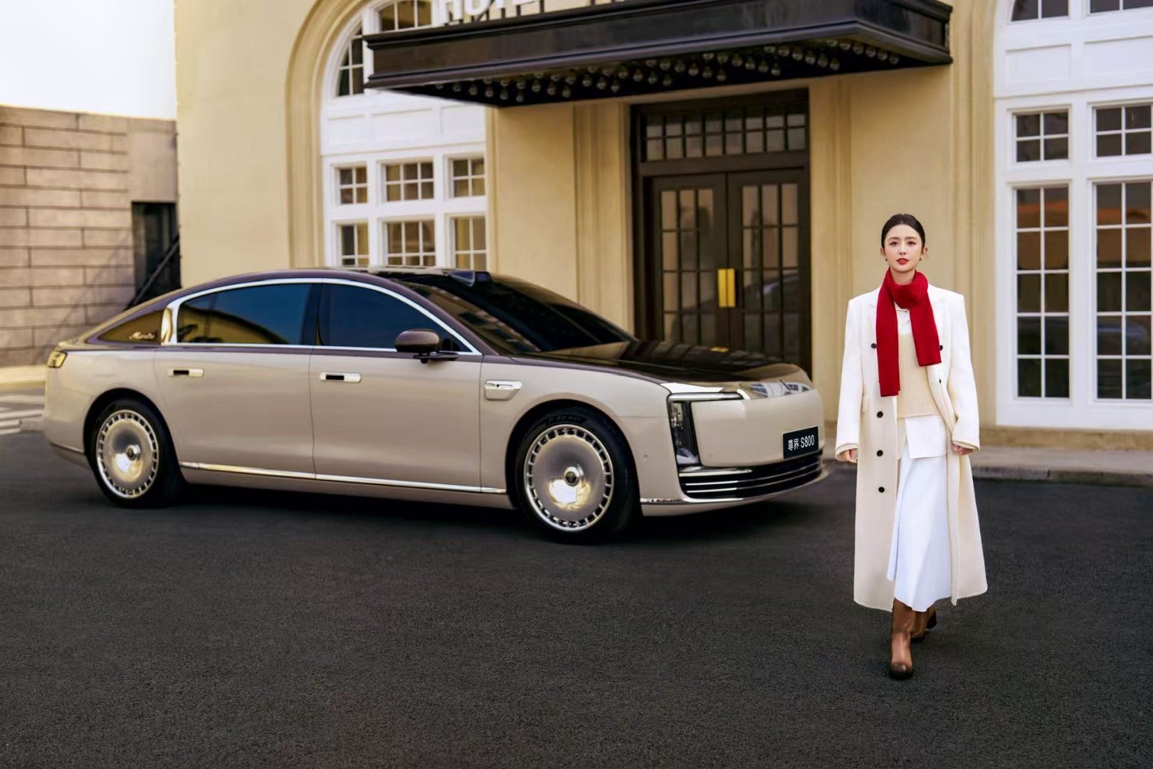 佟丽娅和尊界S800的日常，美～佟丽娅神女舞姿佟丽娅宫灯一开年味就来了