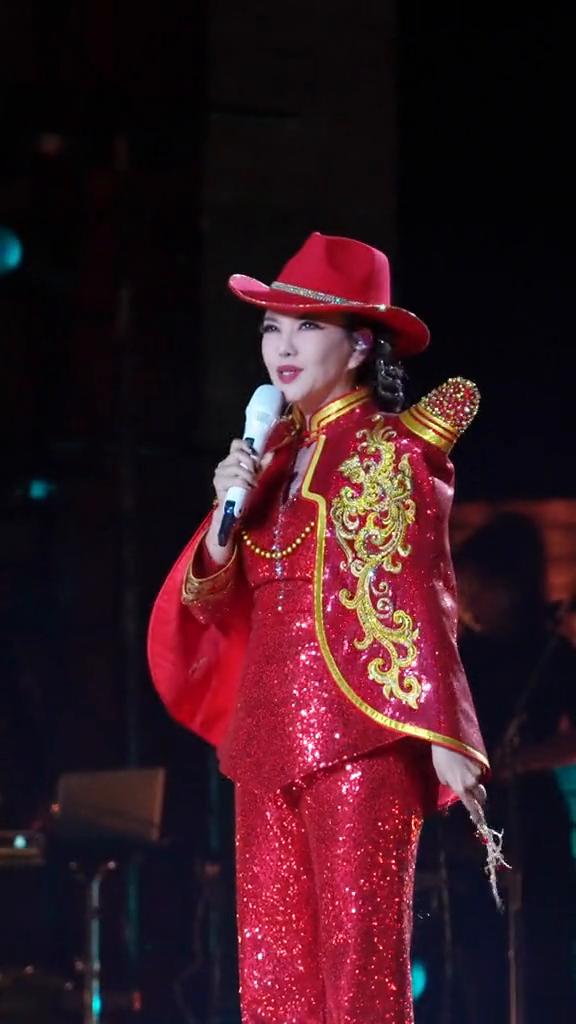 演唱会现场。
把欢乐送给所有喜欢热爱生活、热爱艺术的所有的朋友。