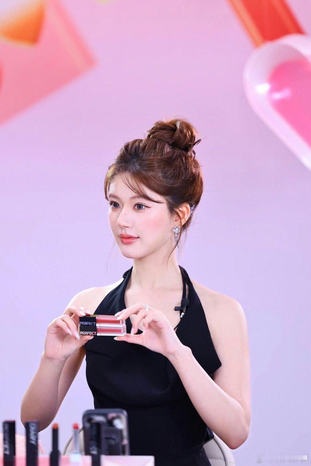 北京哇咖咖文化出品现代剧《完美说客》阵容！领衔主演：赵露思  领衔主演：蒋奇明特