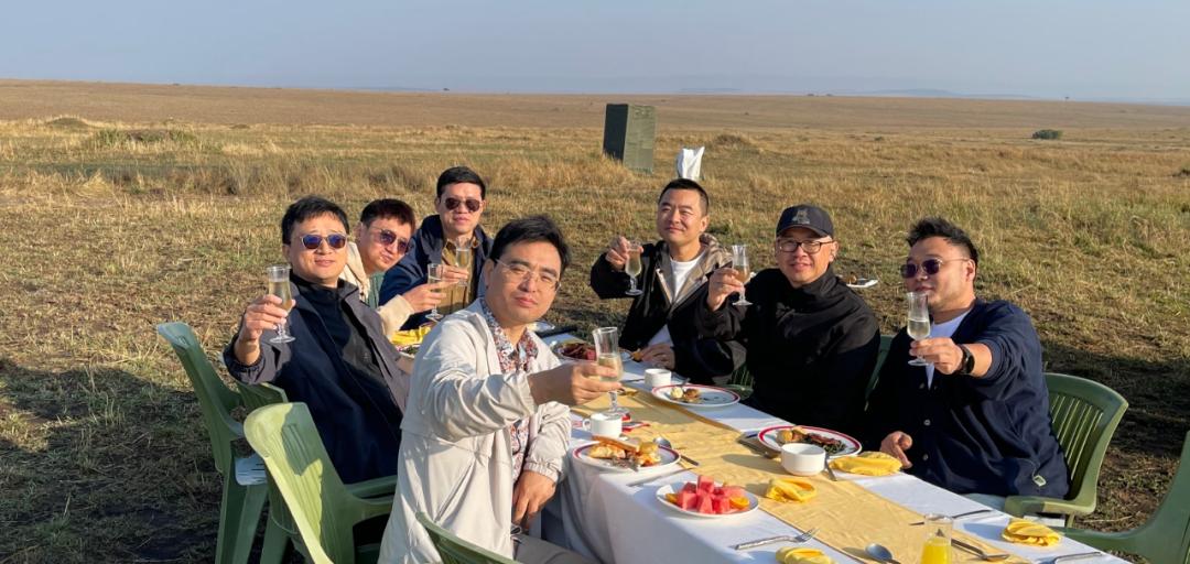 出海要 “走出去扎下根”，花时间熟悉市场，全面招聘本地人运营，以更好融入当地开展