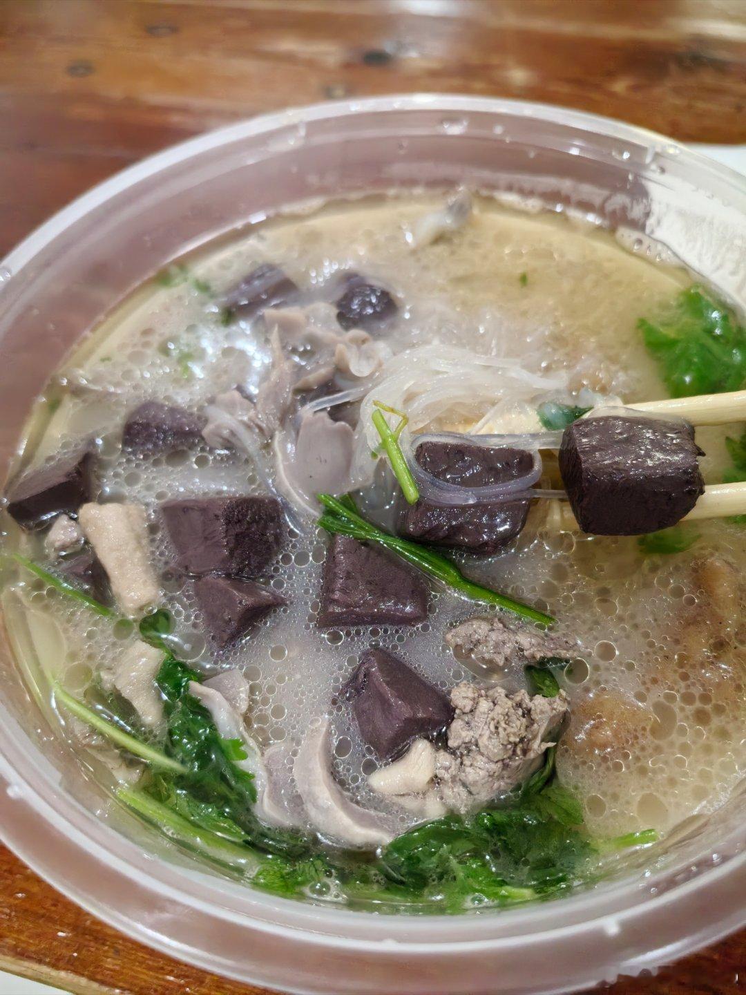 开封市30年老店鸡血粉丝汤，粉丝先吃 开封
