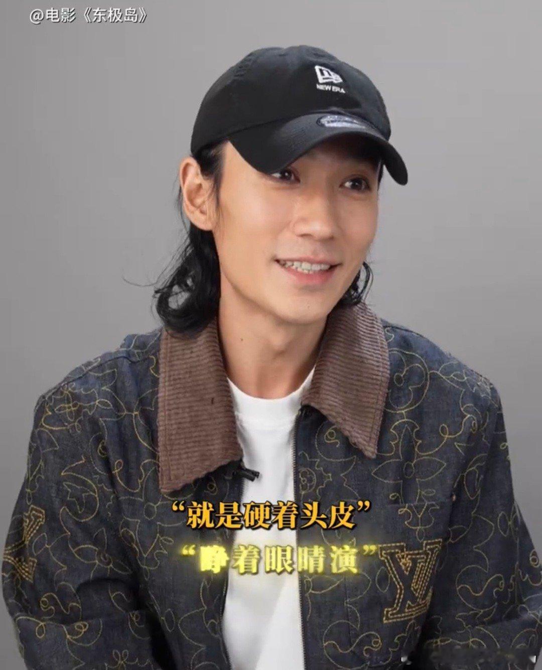 朱一龙水下睁眼表演的含金量 电影《东极岛》水下拍摄难度极大，朱一龙在水下睁眼拍摄
