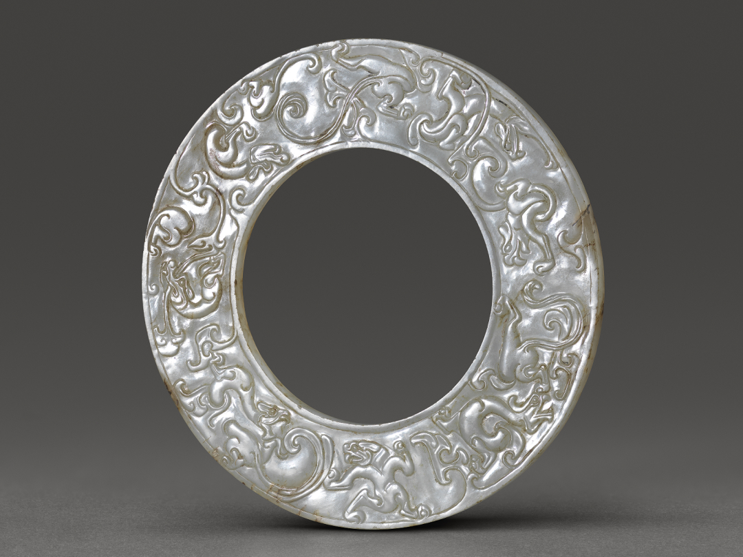 安徽巢湖市博物馆藏1997年巢湖市北山头一号汉墓出土浮雕神兽龙纹玉环 