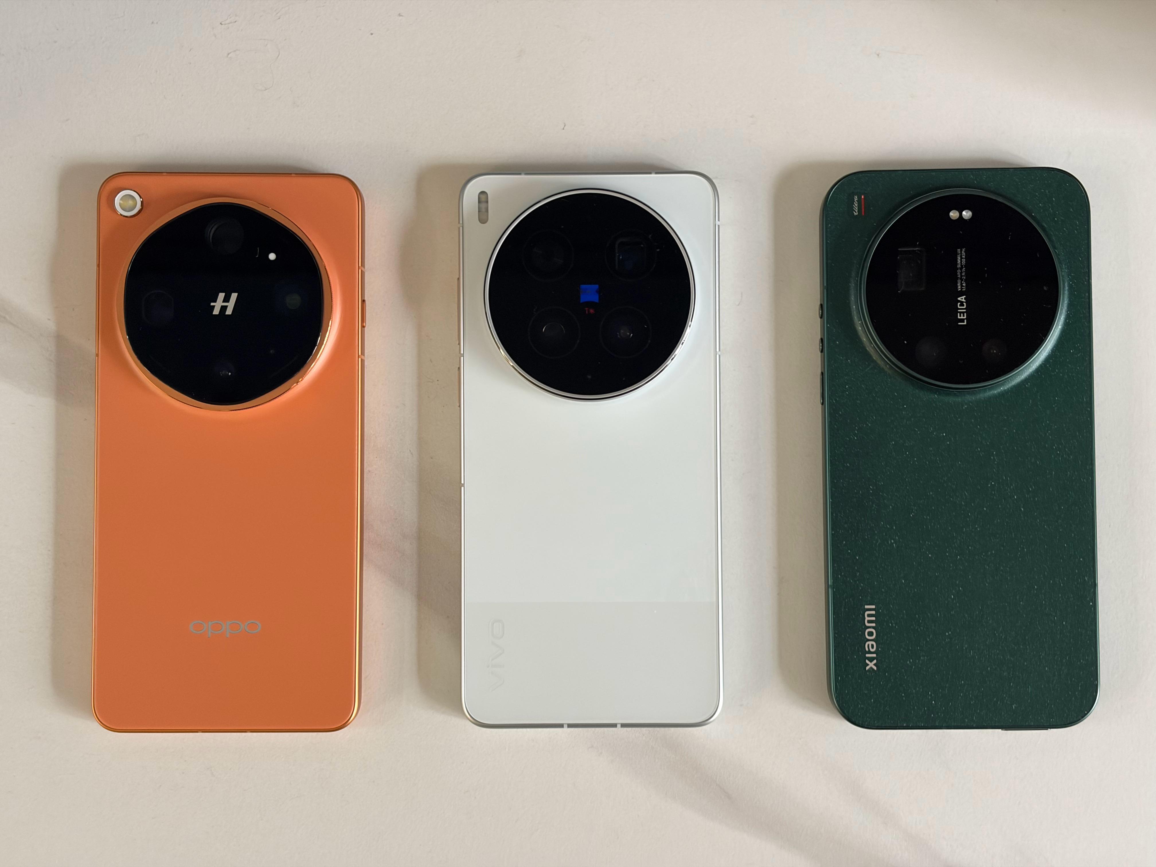 一觉起来，桌子上三个 Ultra 就齐了？OPPO Find X9 Ultrav