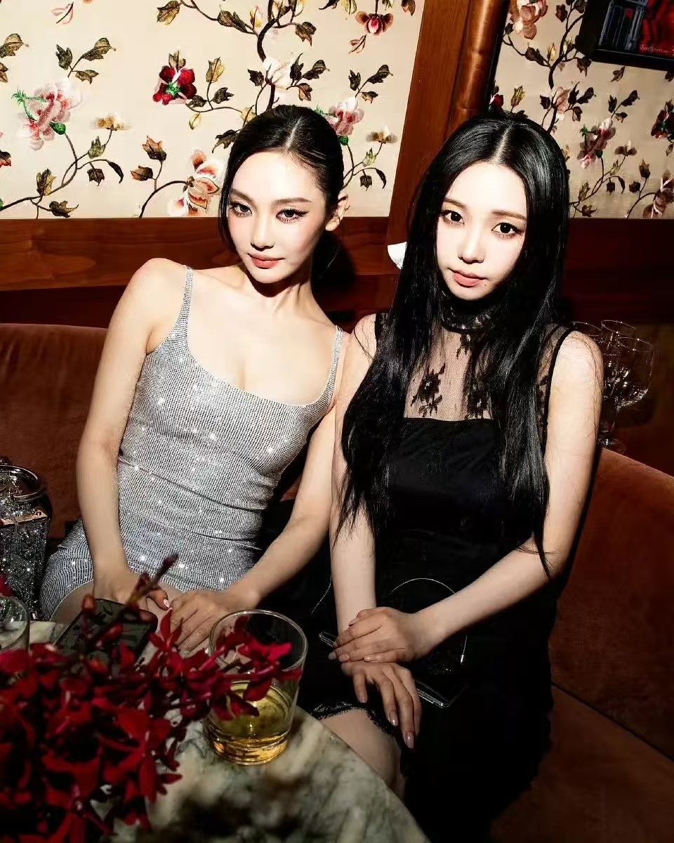 Lisa宁艺卓柳智敏同框 Lisa宁艺卓柳智敏metgala晚宴同框🈶 