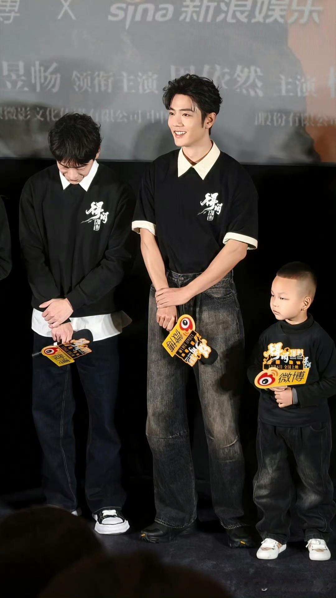 肖战这次真的不一样了。

《得闲谨制》首映礼上，他谈起对家的理解，说千千万万的小