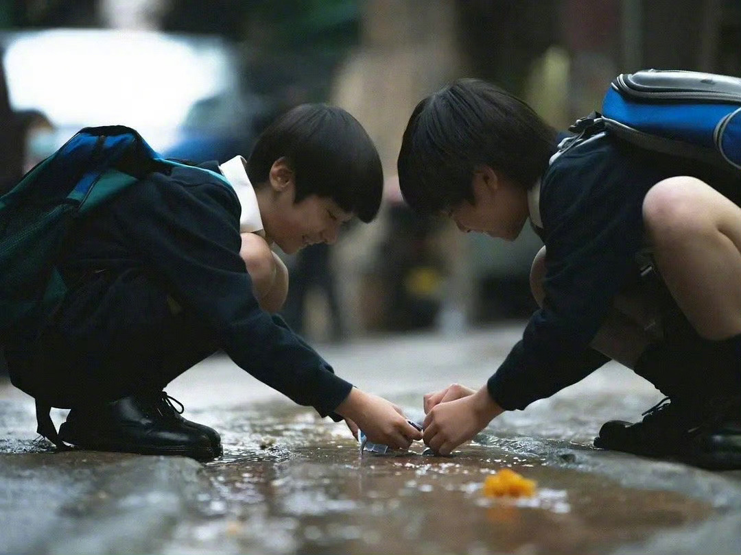 有时候，最令人心痛的不是电影中的虚构情节，而是“根据真实事件改编”这几个字。《年