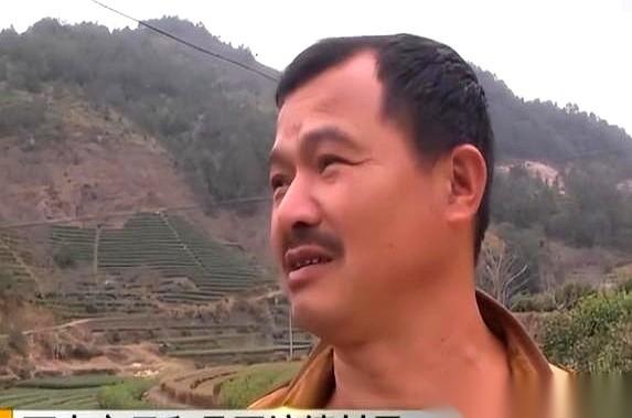 当年《浙江日报》登过这么一件离奇的真事：浙江衢州一对农村夫妻在路边捡回个失忆流浪
