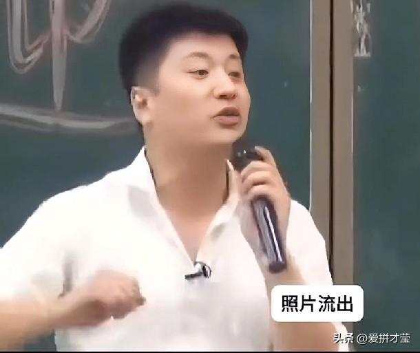 张雪峰现任妻子确实清纯美丽。之前张雪峰和原配李丽婧的故事也挺让人感慨的。

李丽