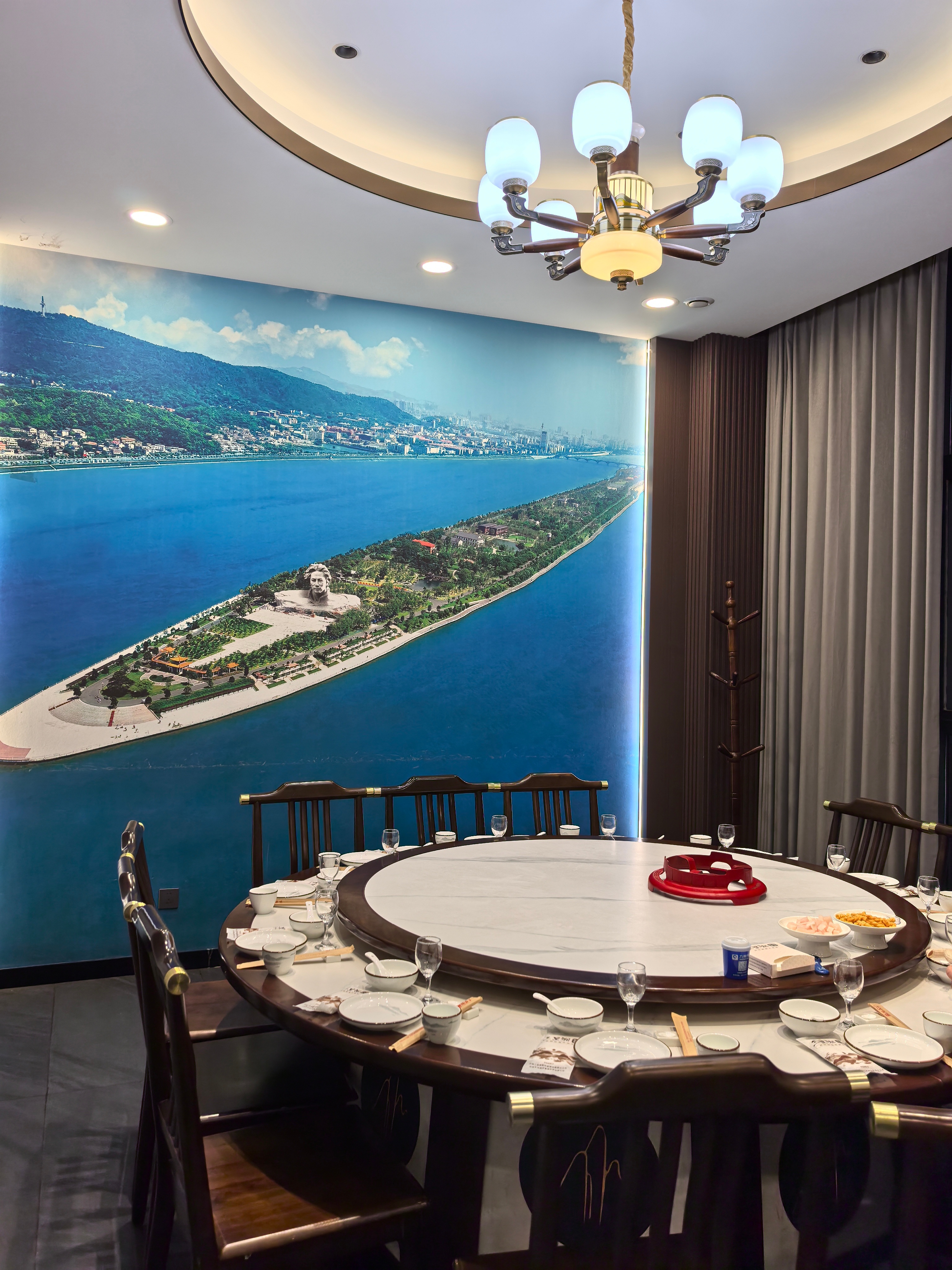 谁懂妇女能顶半边天的含金量 必须懂！今晚正在给女神们过节呢。“半边天”的节日，到