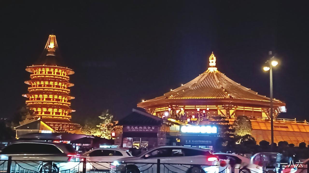 别再只冲龙门石窟了！洛阳应天门才是王炸！
 
一直以为洛阳的顶流是白天的石窟，