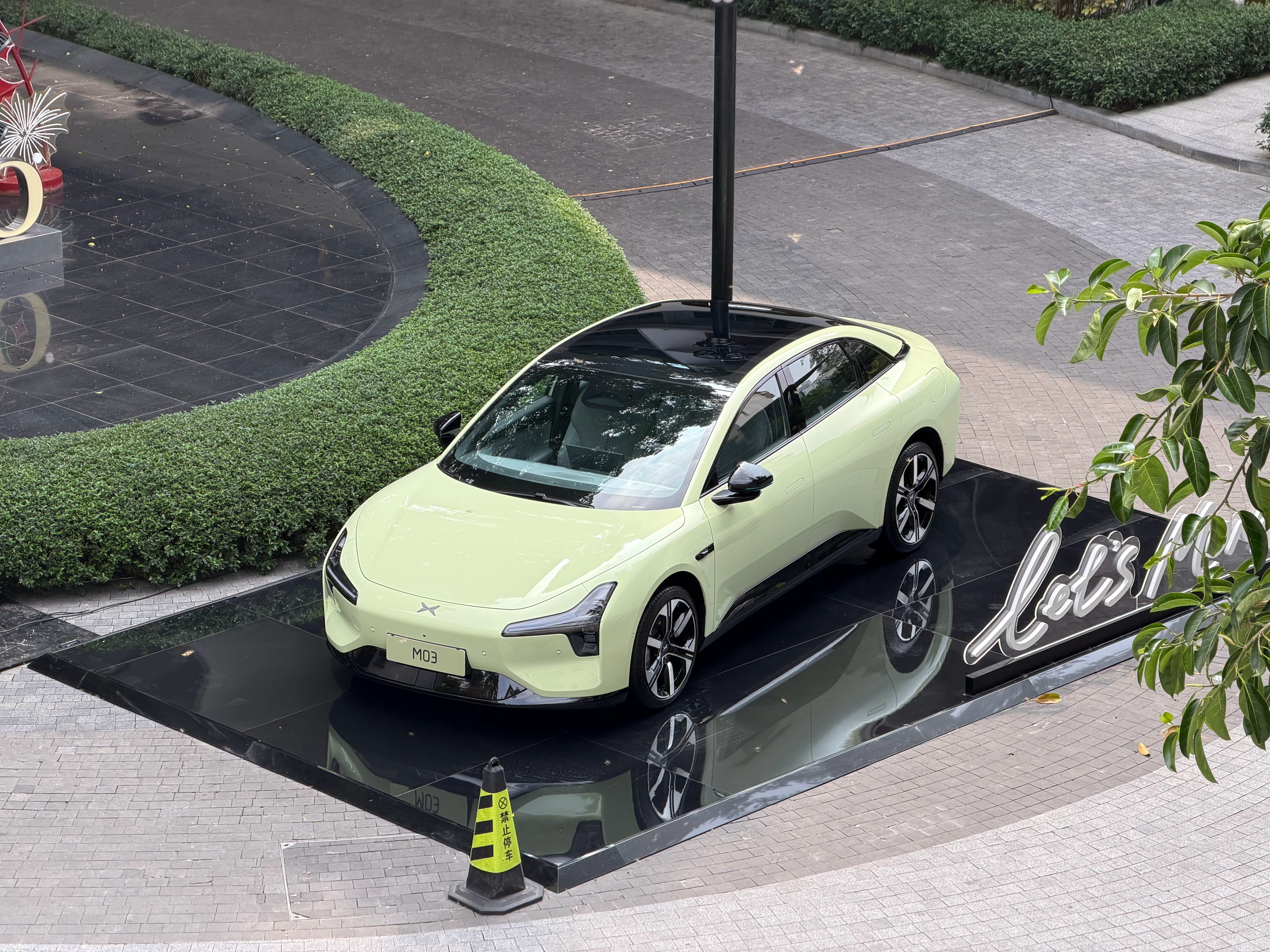 今天来广州试驾2026款小鹏MONA，先来预告一波～✅ 全新车色「罗兰紫」「牛油