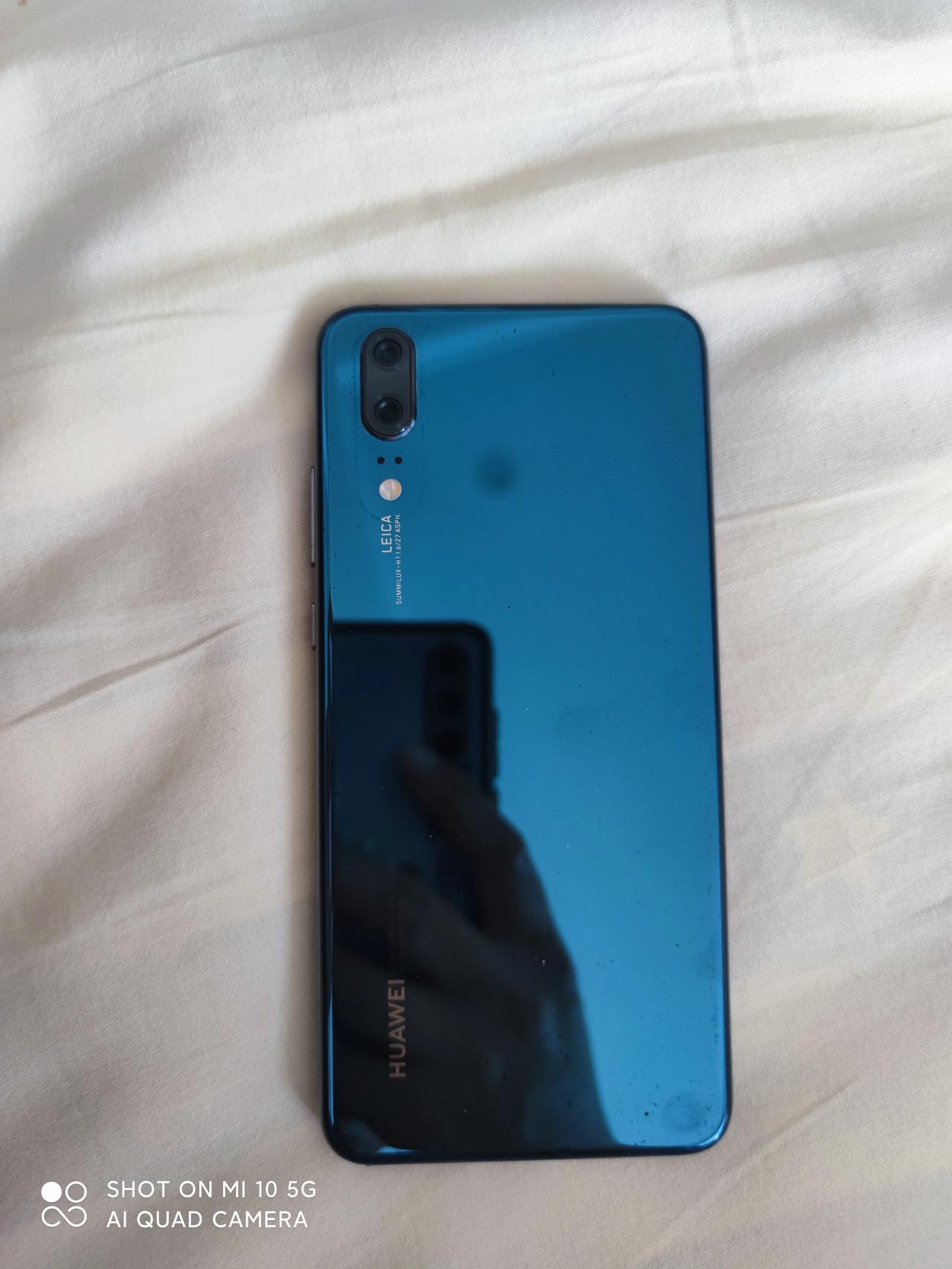 用了5年的华为P20手机该退休了，想换个新手机，要求充电快，电池耐用，反应快，哪