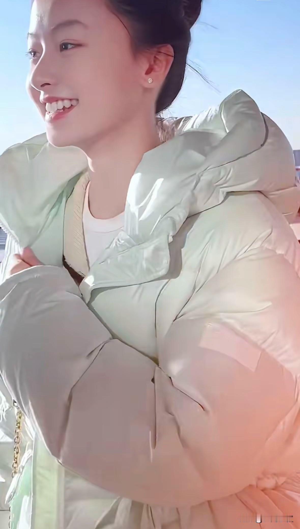 七七确实很漂亮
短短几个月变化已经特别大
就是感觉内在灵气还没那么足
毕竟年纪还