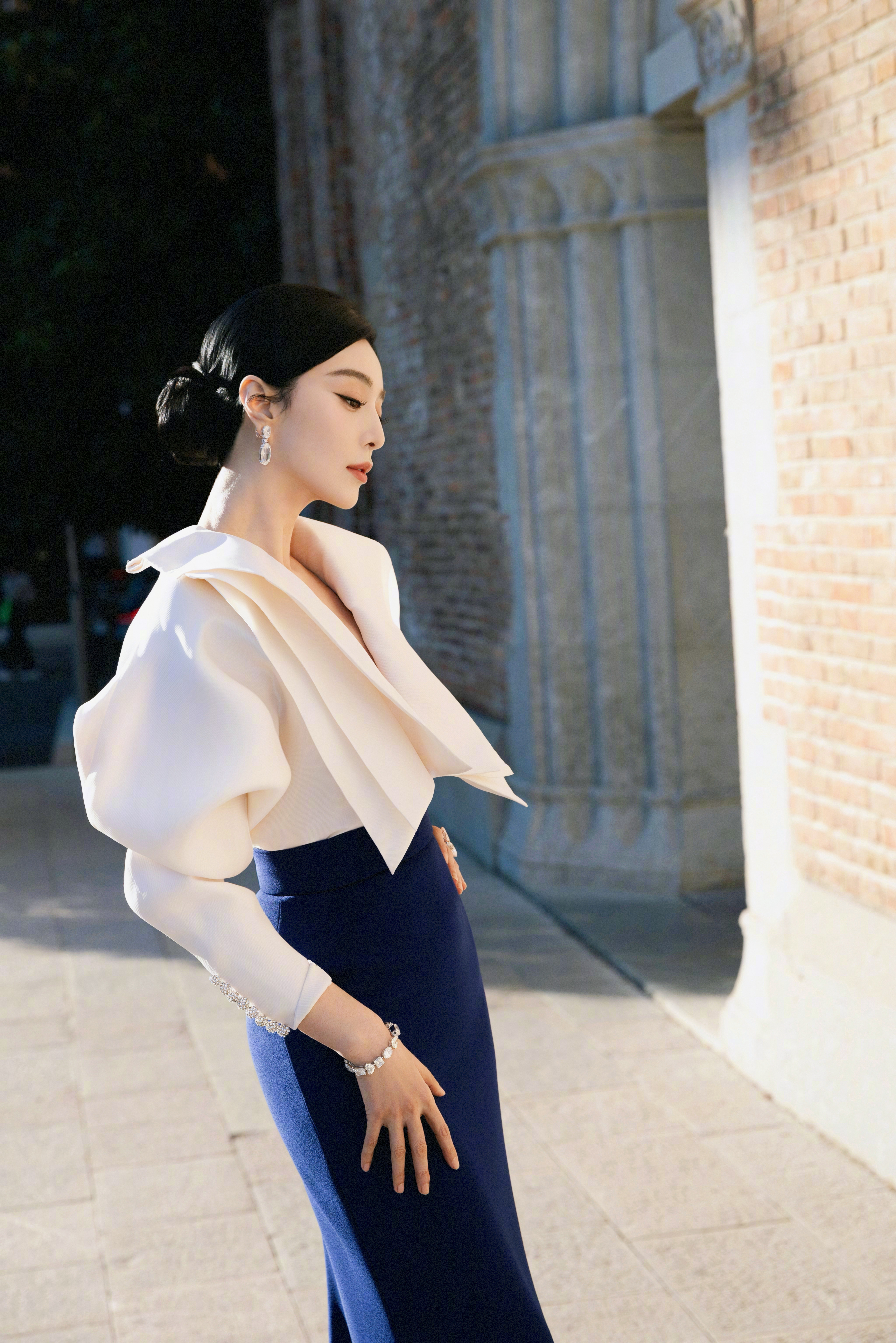 远东电影节闭幕式，光影致谢✨演员载誉金桑树杰出艺术成就奖，两日光影相聚，邂逅赤诚