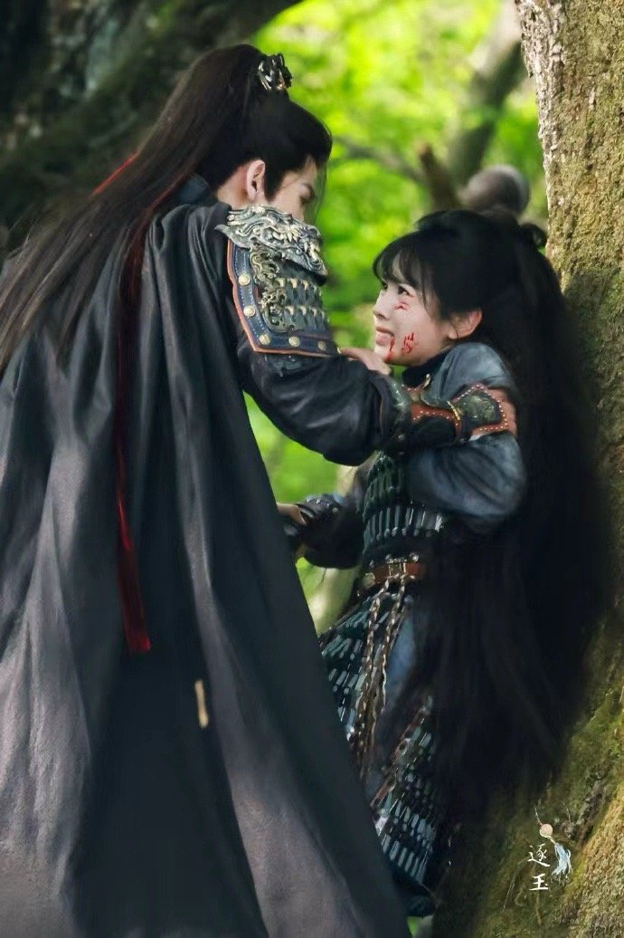 张泽禹粉丝发的张凌赫田曦薇 张泽禹粉丝愚人节发的张凌赫田曦薇逐玉饭拍~田作之赫上