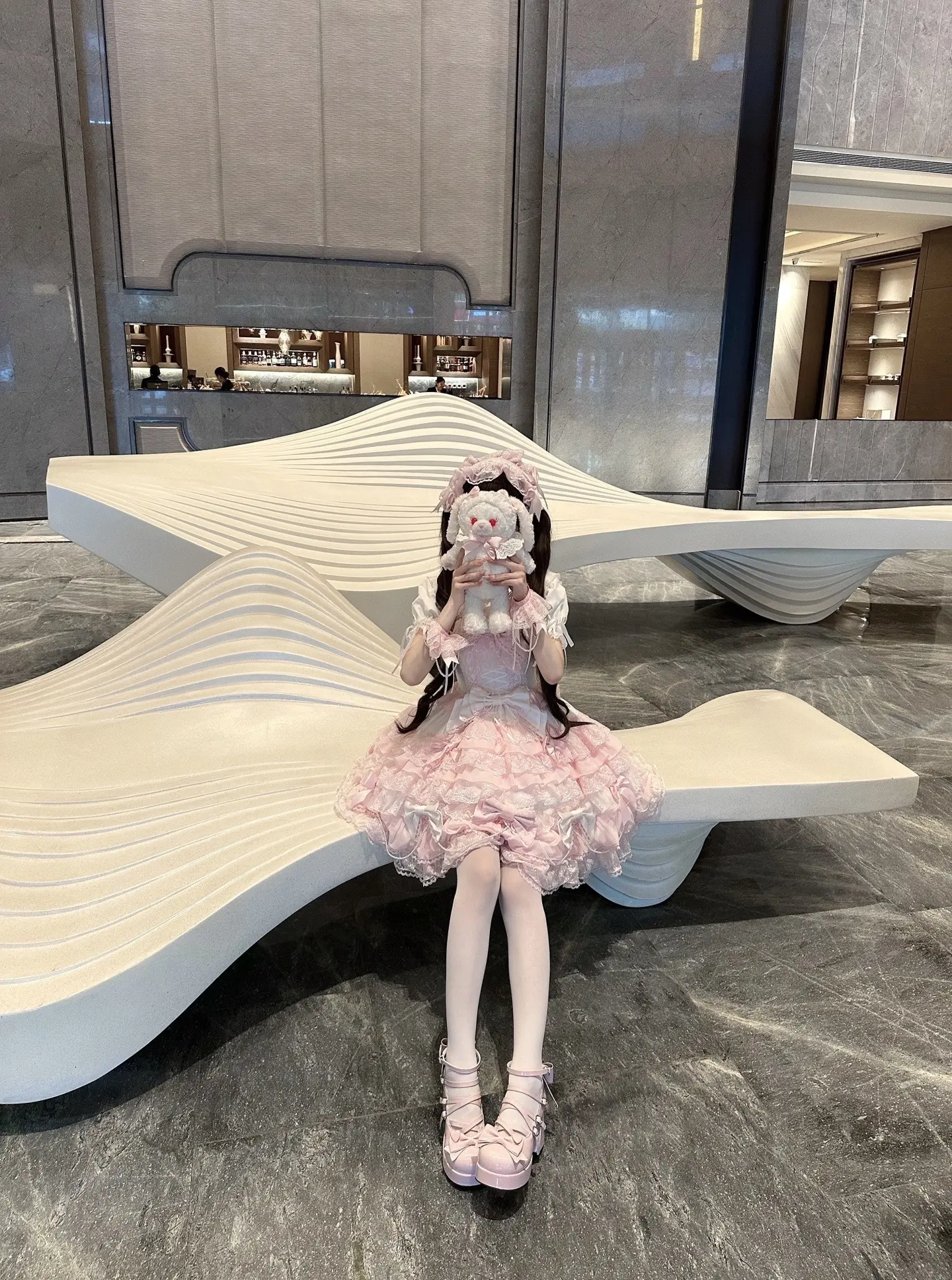 我在等待一片湖 来接受我的泪